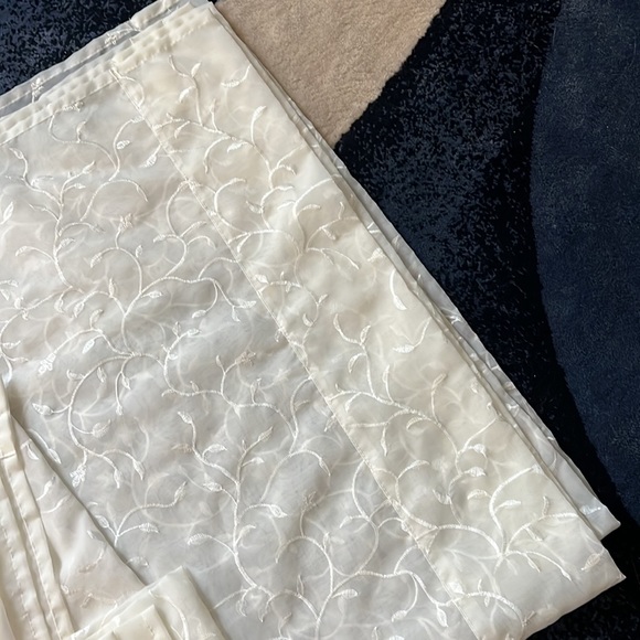 Pair of rod pocket sheers - Picture 2 of 5